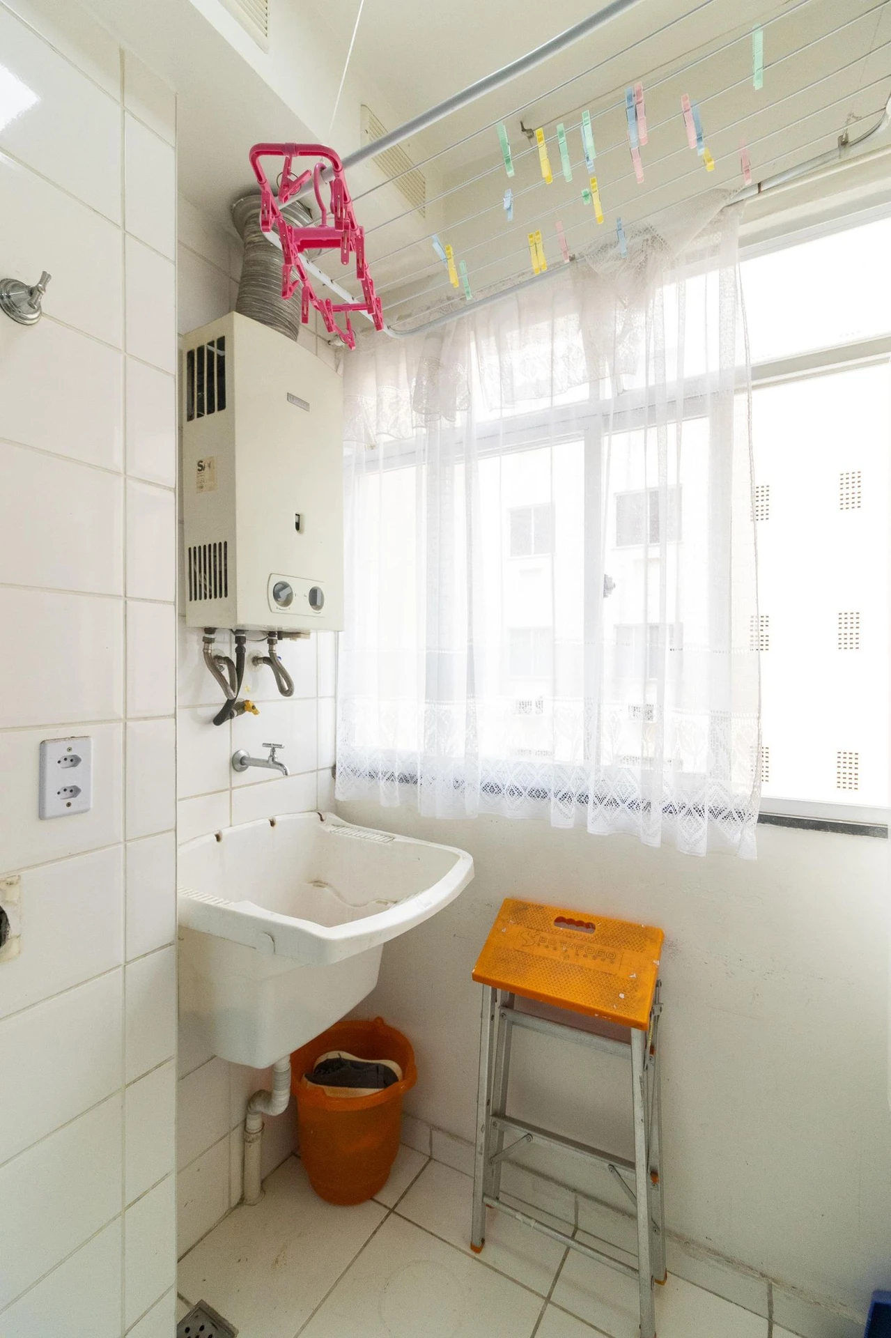 Furnished 2-bedroom apartment with balcony — photo 12