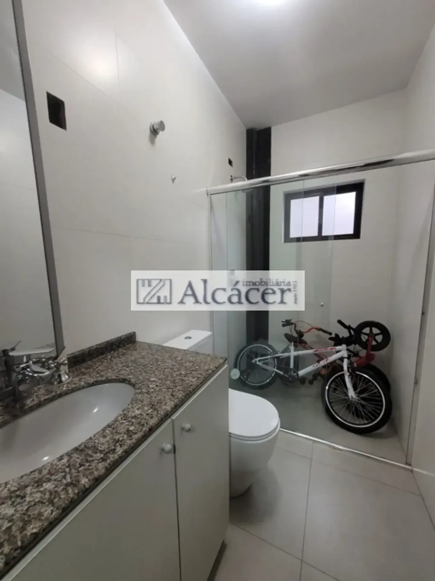 4-suite house 510 m² with laundry area and private garden — photo 23