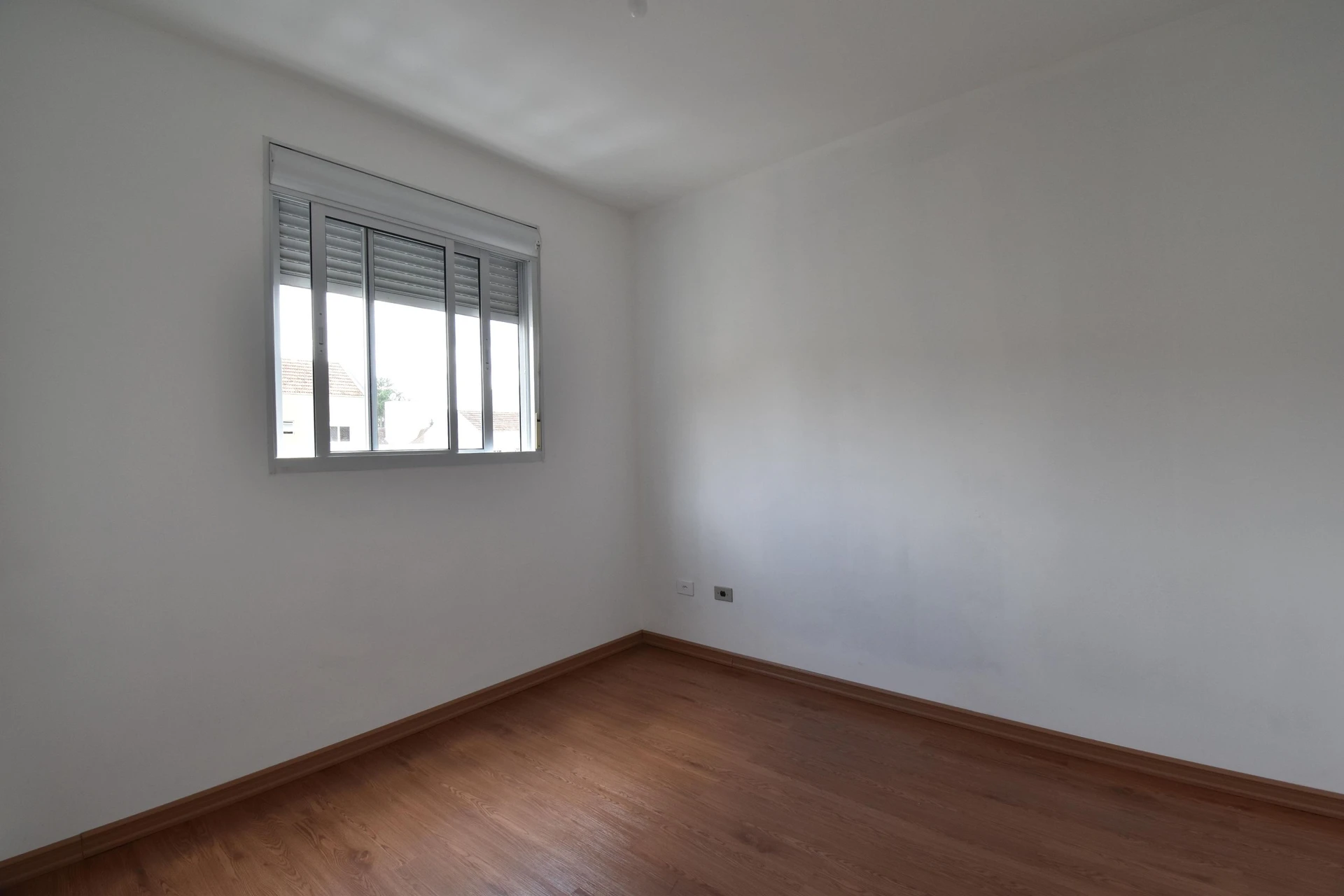 Wood or laminate floors in a 3-bedroom apartment, 53 m² — photo 25