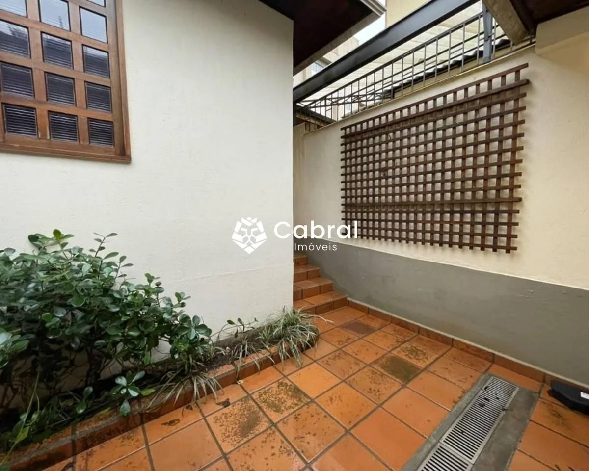 Casa com 3 dormitórios, suíte e jardim privado — photo 39