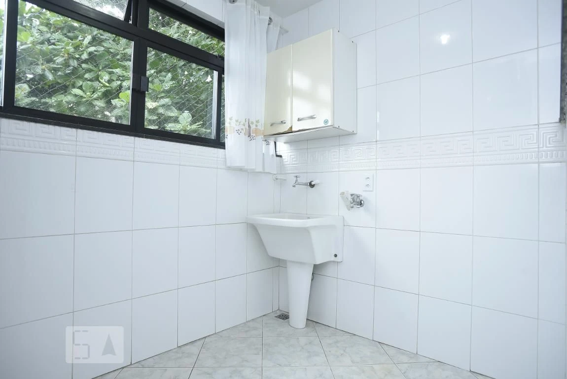 4-bedroom apartment (2 en-suite) with separate kitchen — photo 14
