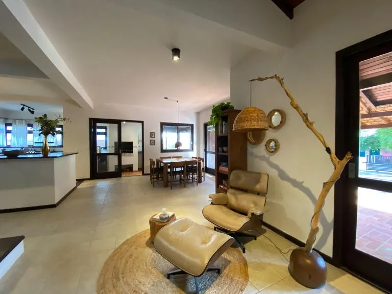 Casa de 4 dormitorios con balcón gourmet en Florianópolis — photo 23