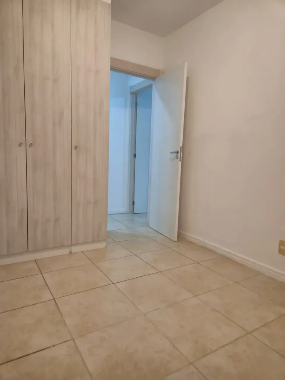 2-bedroom apartment with a separate kitchen and 2 baths — photo 3