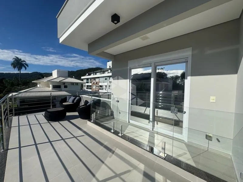 Furnished house with 4 en-suite bedrooms and private garden — photo 25