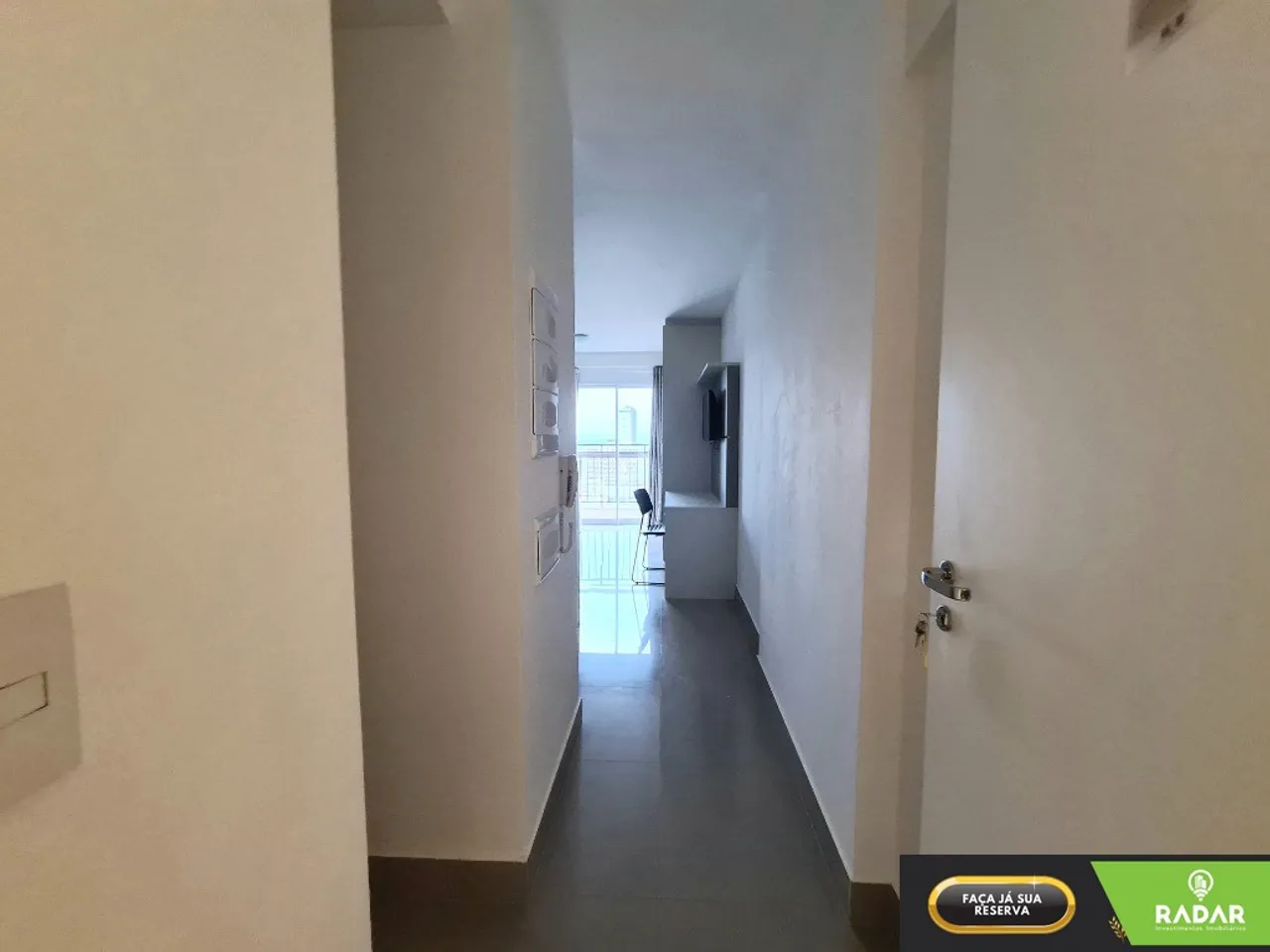 Furnished 1-bedroom apartment with open-plan kitchen — photo 11