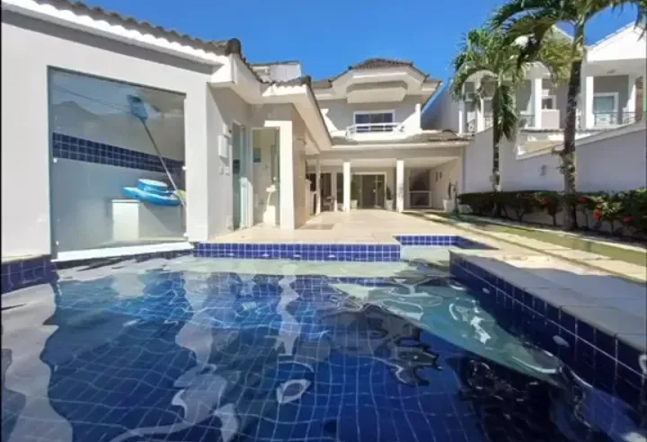 Casa com 3 suítes e 5 banheiros