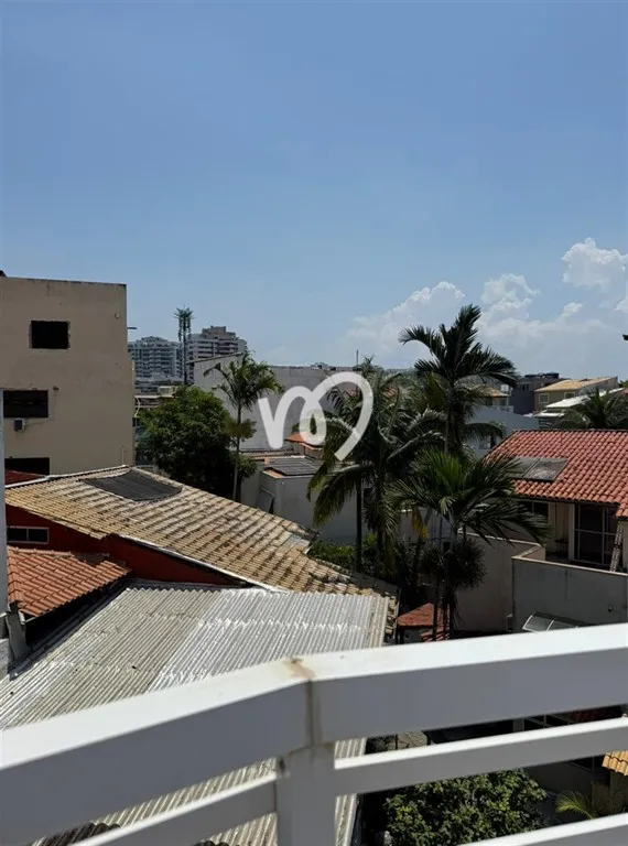Balcony with a grill in a 5-bedroom house, 280 m² — photo 17