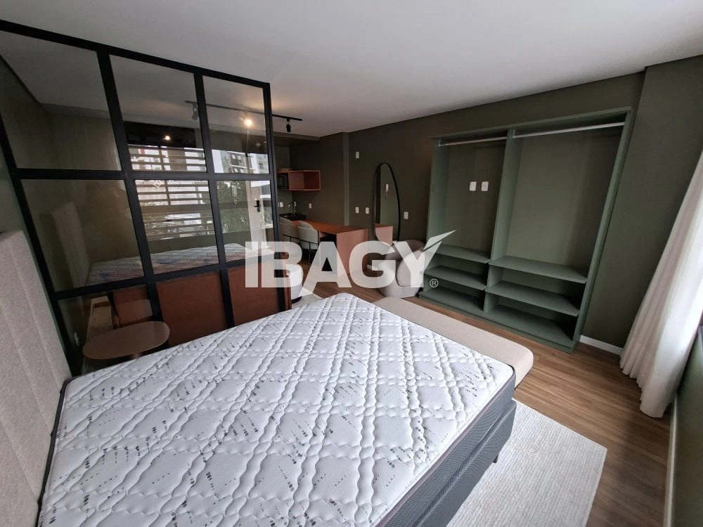 30 m² apartment with 1 bedroom and tall windows — photo 57