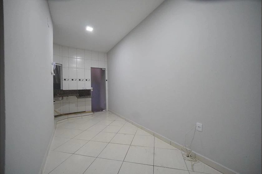Unfurnished 2-bedroom apartment with 1 parking space — photo 2