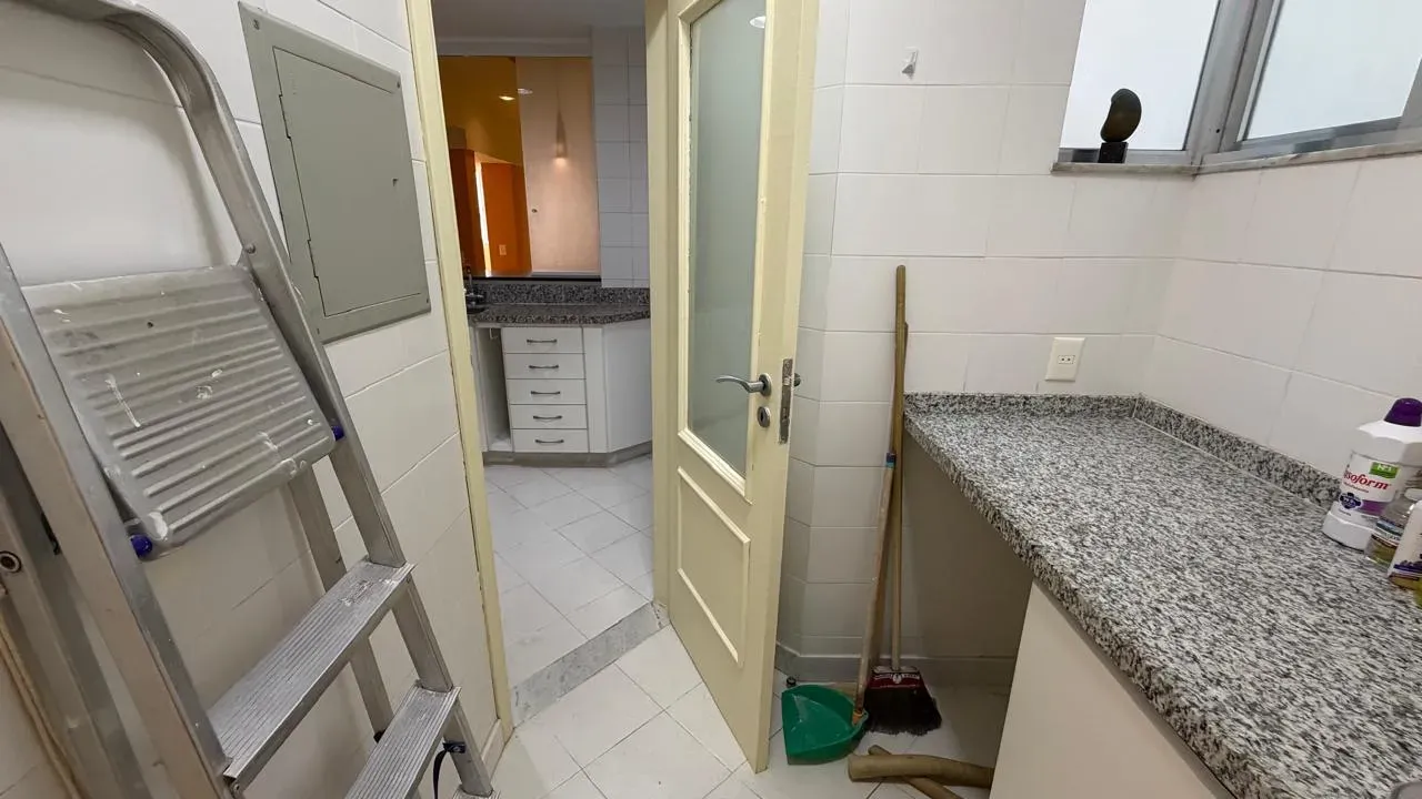96 m² apartment with a walk-in closet and a home office — photo 28