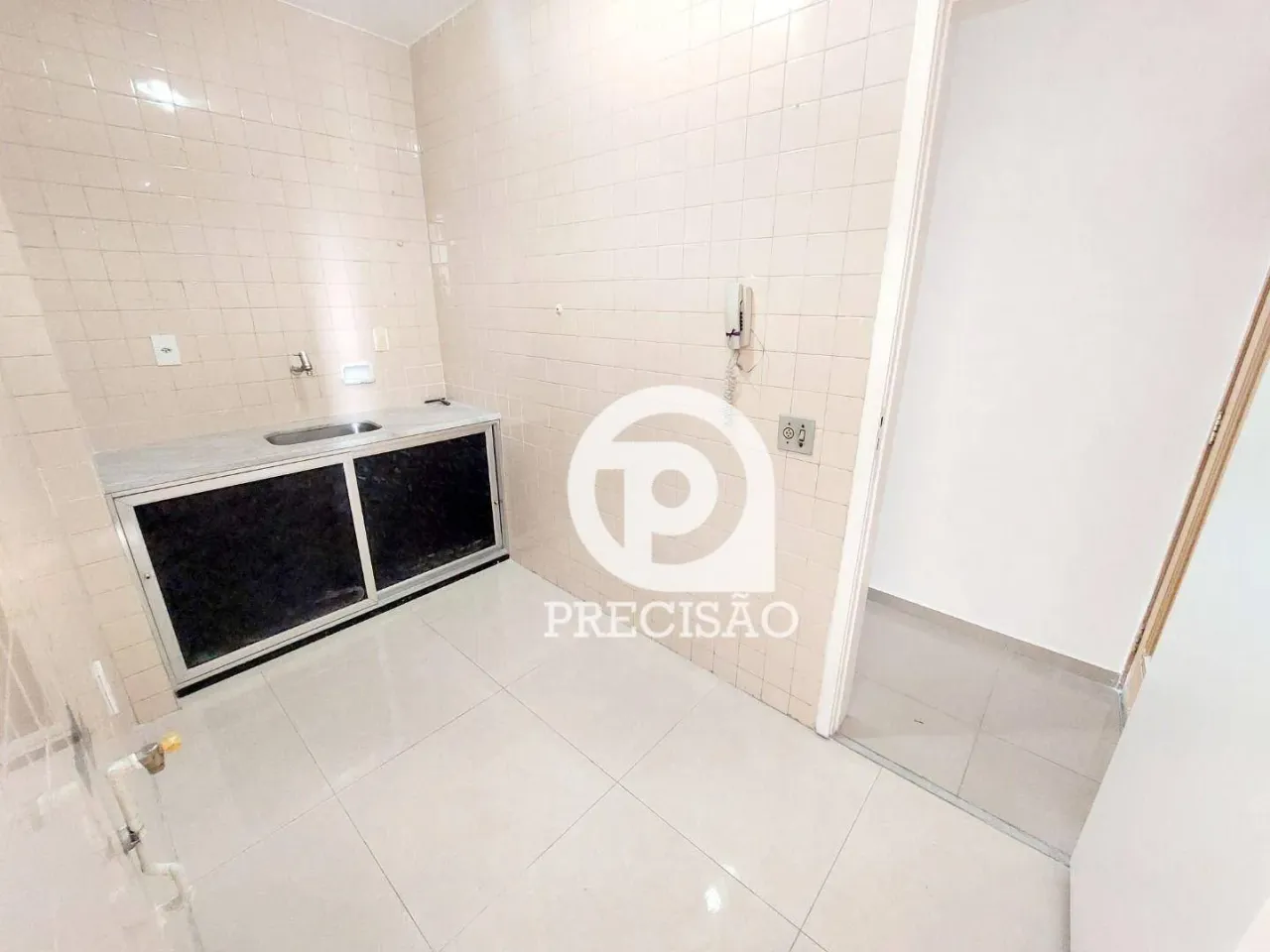 70 m² apartment with laundry area and 1 bedroom — photo 4