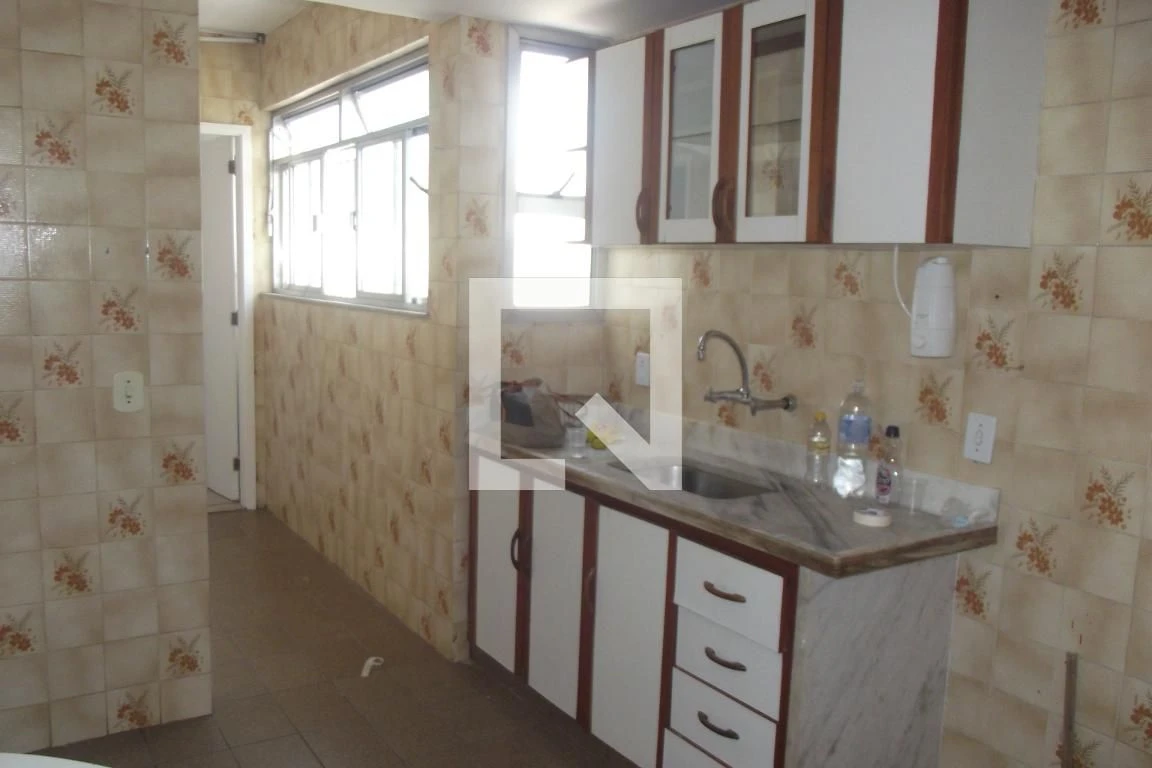 Unfurnished 2-bedroom apartment with a suite bathroom — photo 2