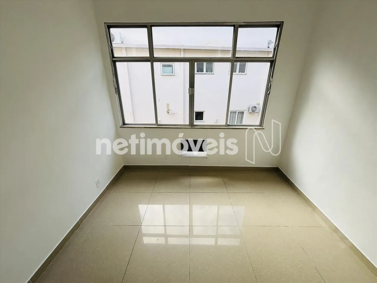 Apartamento com 2 quartos, cozinha separada e 1 banheiro — photo 17