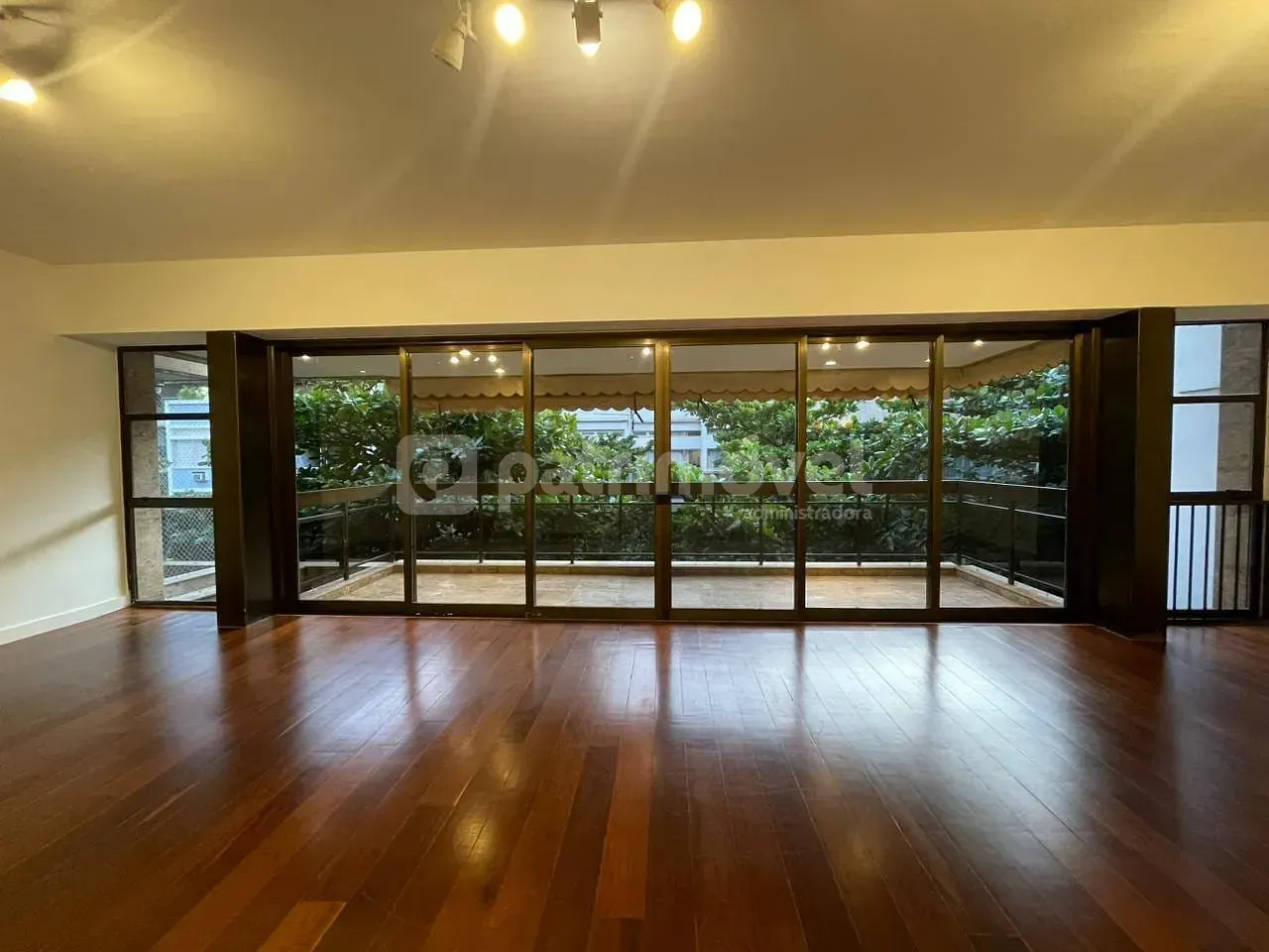 4-bedroom apartment with pool and 3 parking spaces — photo 13
