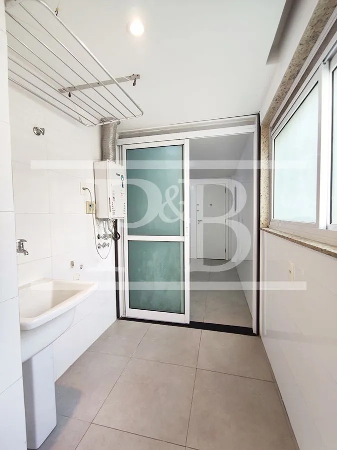 4-bedroom apartment with balcony, 300 m² — photo 32