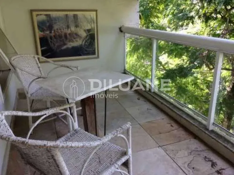 297 m² house with 6 bedrooms and 7 bathrooms — photo 11