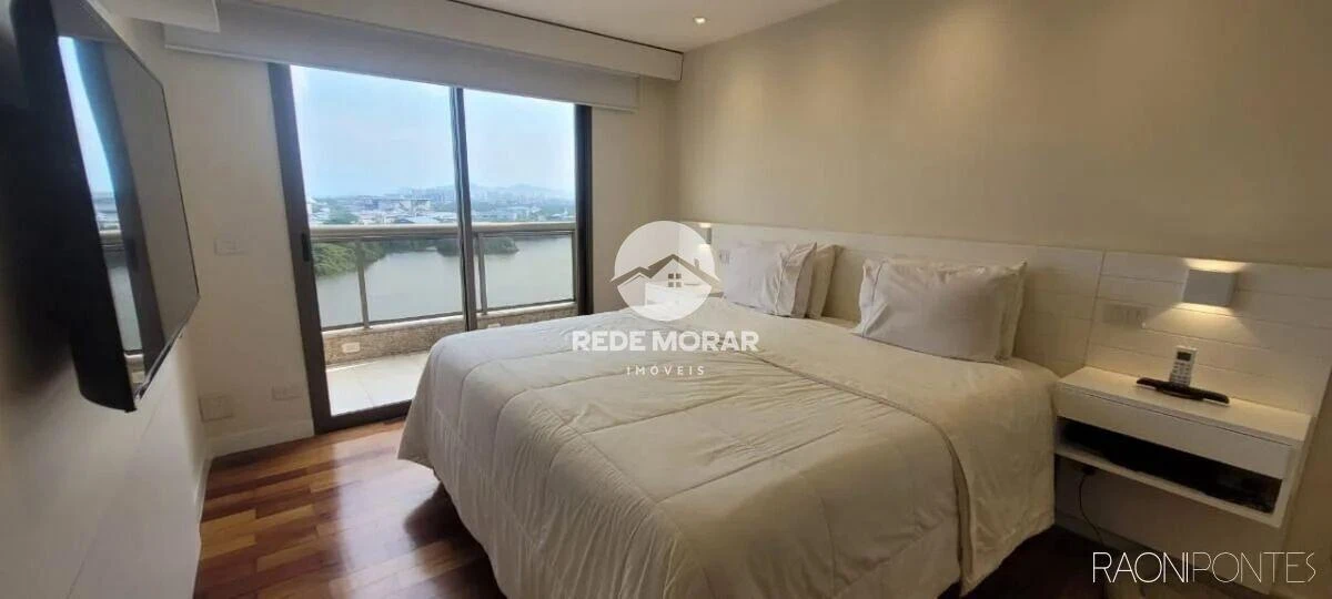268 m² apartment with a water view and a bathtub — photo 35