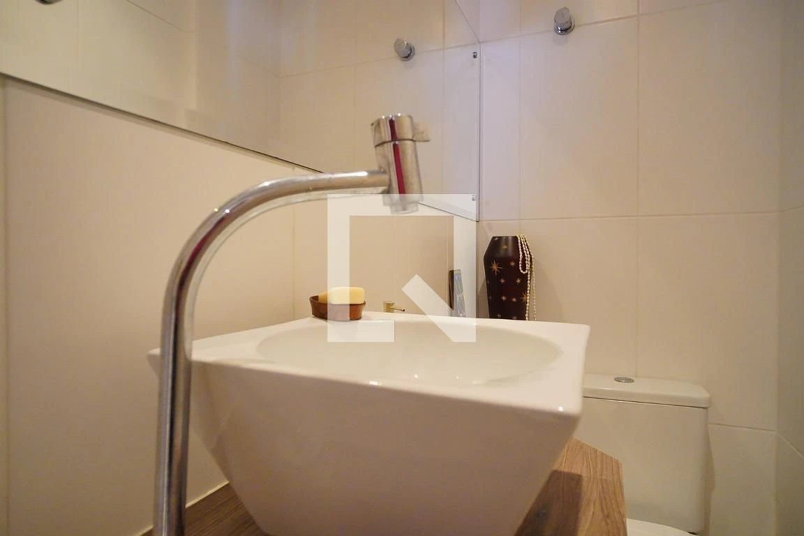 Glass-enclosed balcony in a 2-bedroom apartment, 78 m² — photo 42