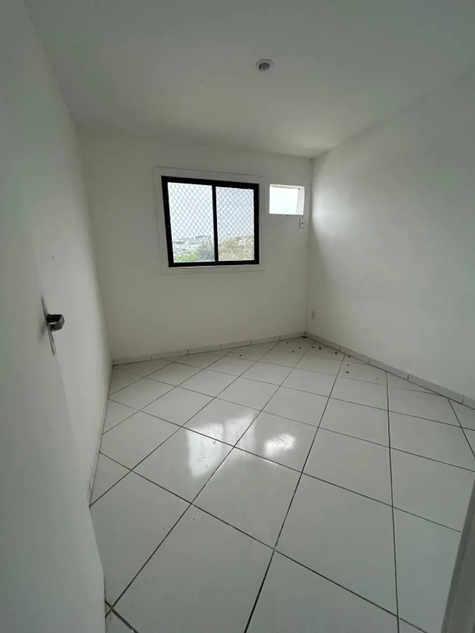 1-bedroom apartment with balcony and laundry area — photo 2