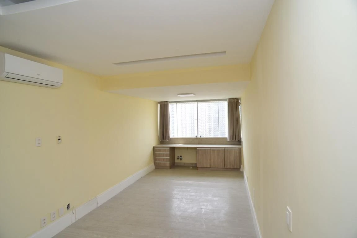 Ванна та 4 спальні: квартира 300 м² — photo 43