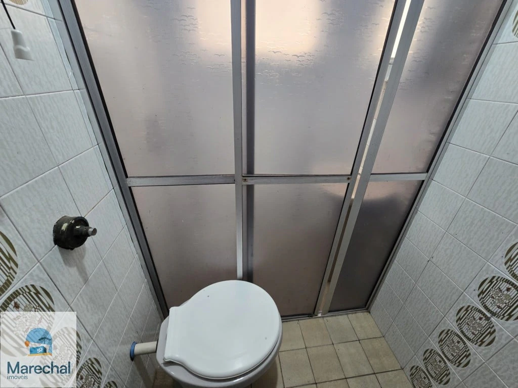 Balcony with a grill in a 2-bedroom house, 110 m² — photo 11