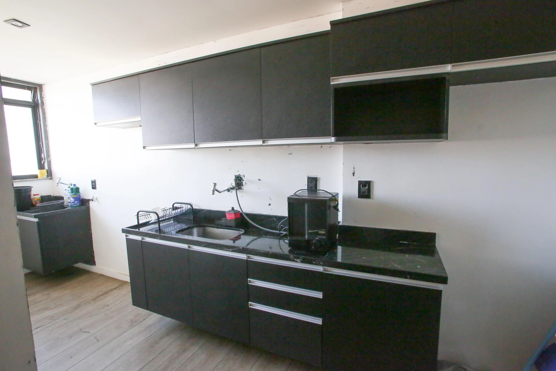 3-bedroom apartment with a balcony and 1 parking space — photo 15