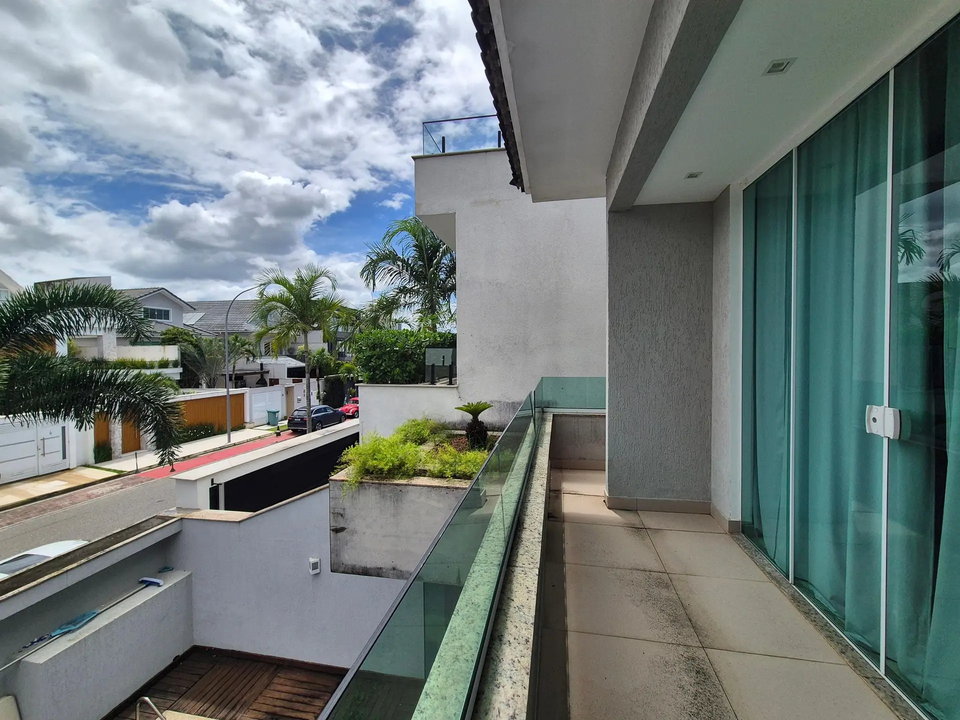5-bedroom house with floor-to-ceiling windows — photo 57