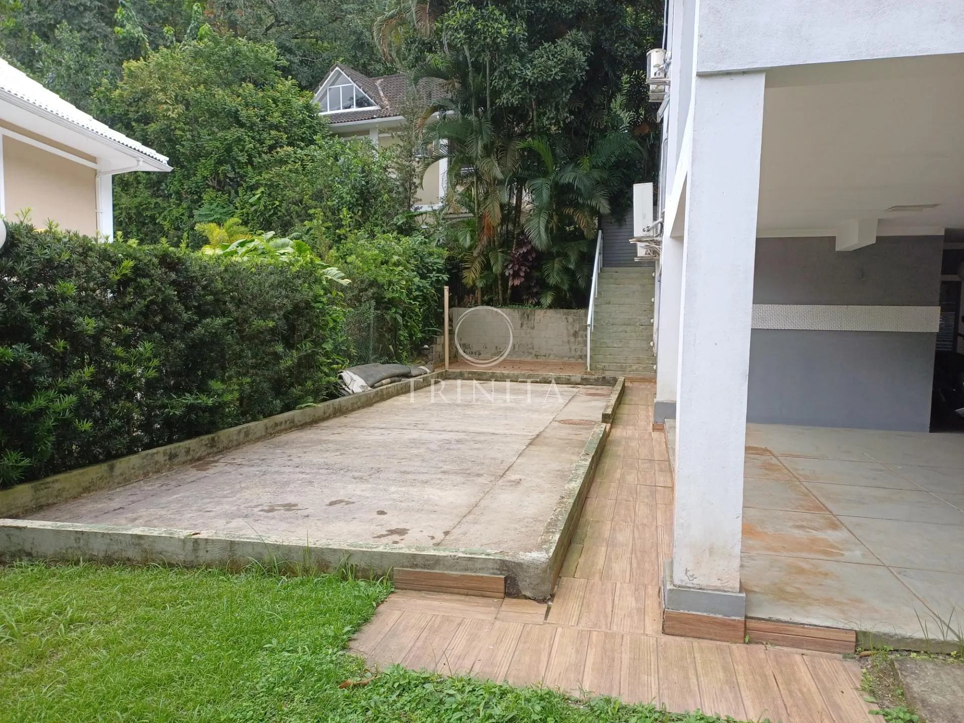 House, 490 m², with a grill on the balcony — photo 25