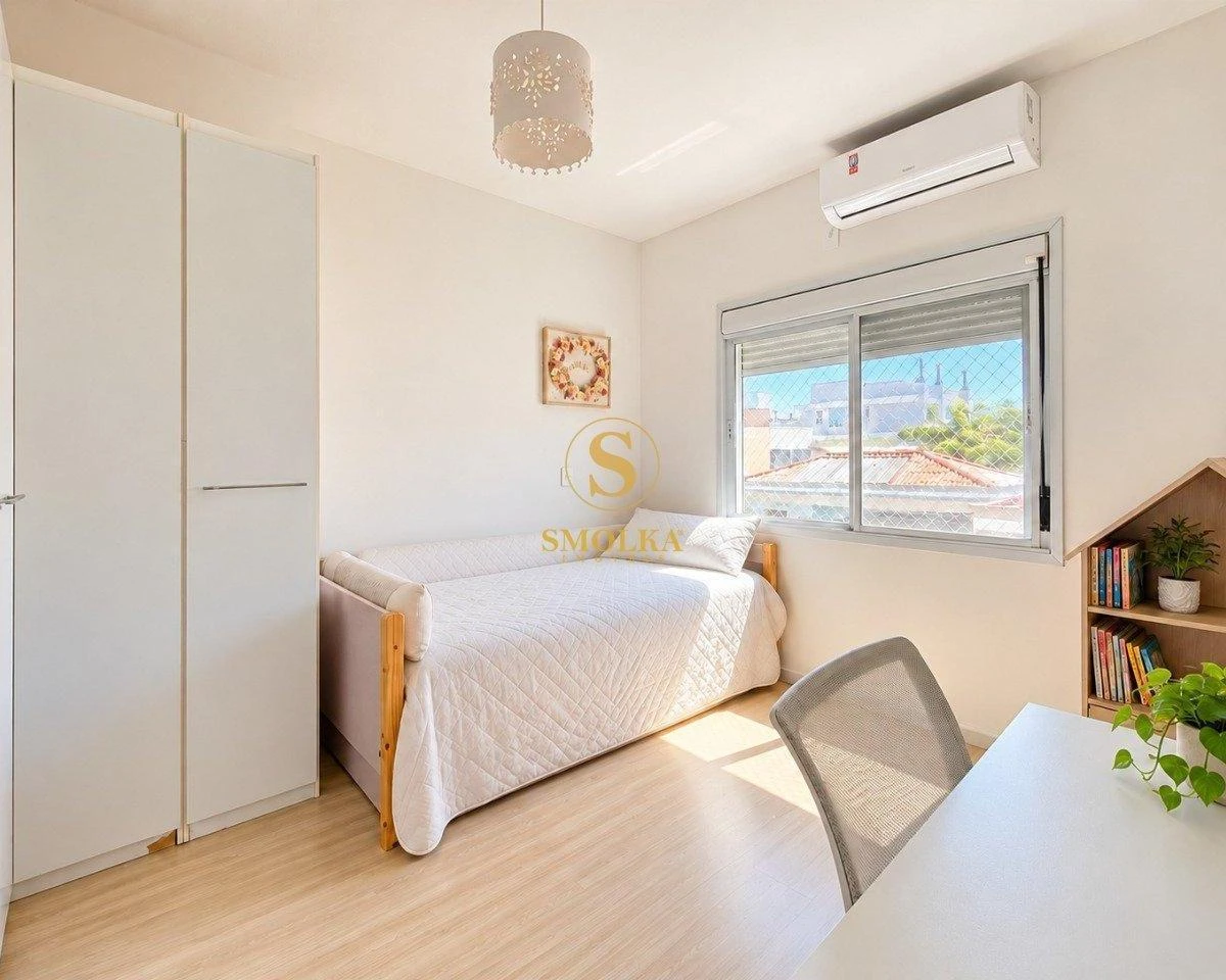 3-bedroom house with a walk-in closet in Florianópolis — photo 21
