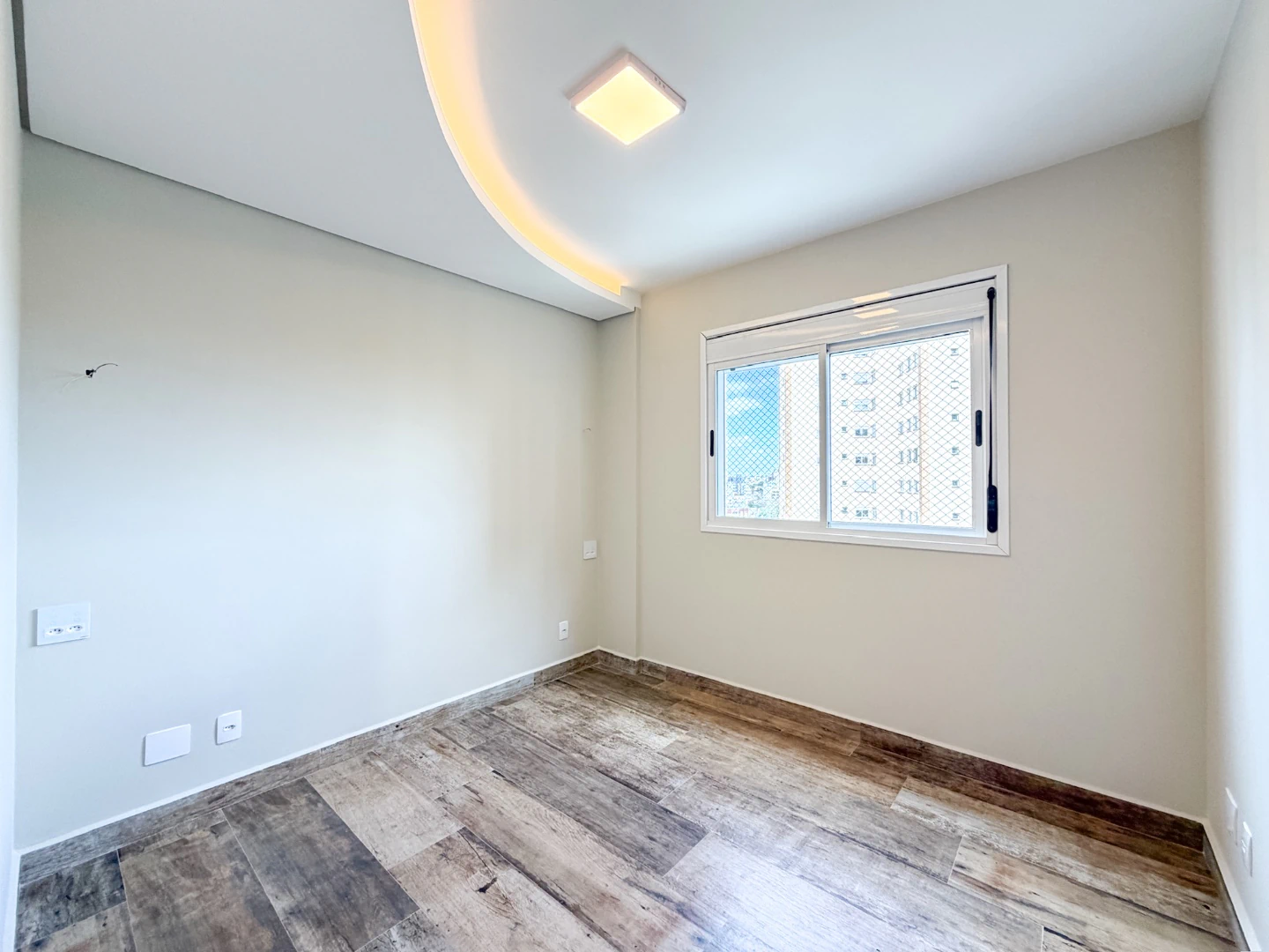 Floor-to-ceiling windows in a 3-bedroom apartment, 106 m² — photo 19
