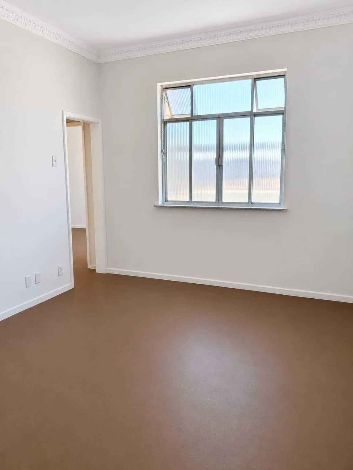 2-bedroom apartment with 1 bathroom and gas kitchen