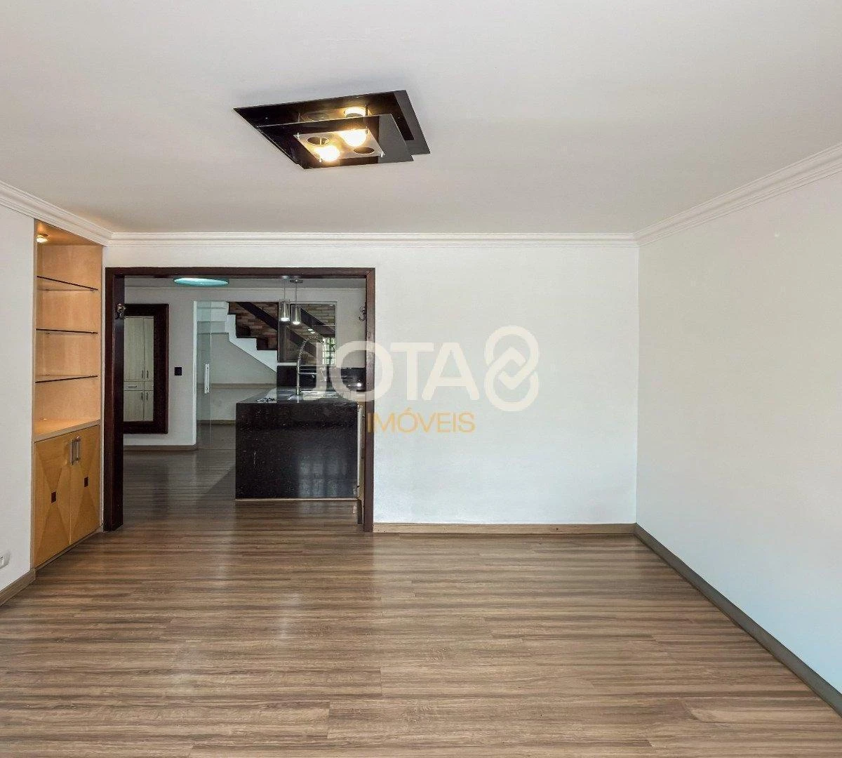 Ванна та 3 спальні: будинок 300 м²
