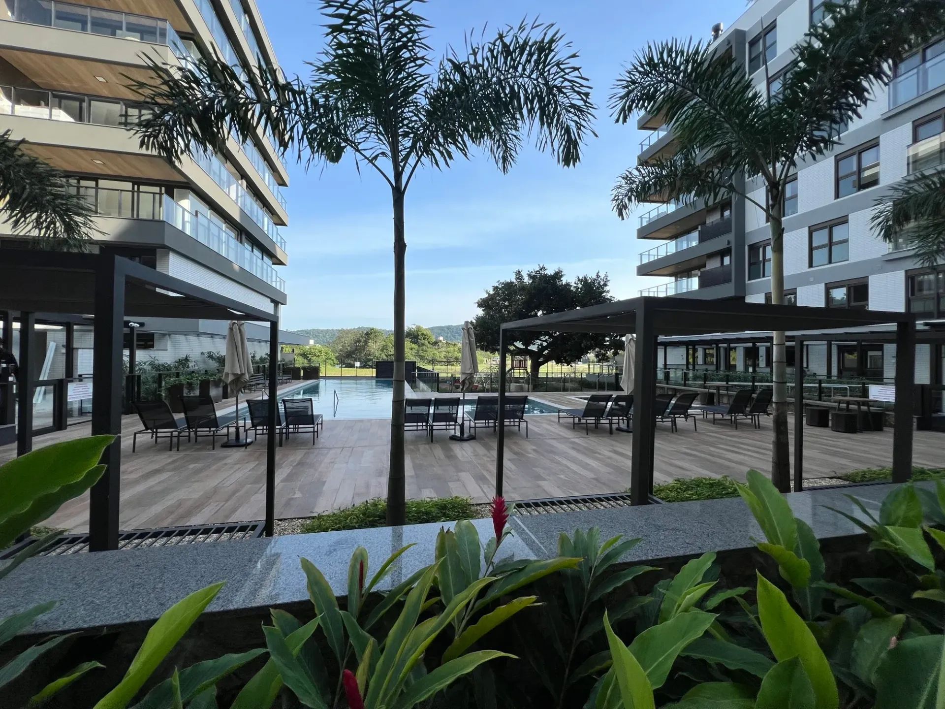 Apartamento con 2 suites, jardín y parrilla privados — photo 4