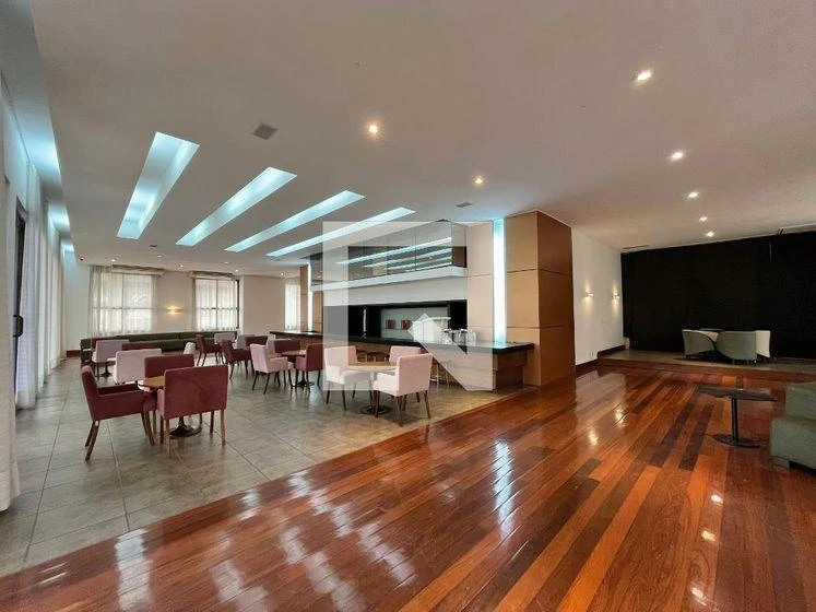 One-bedroom apartment in a building with a gym — photo 15