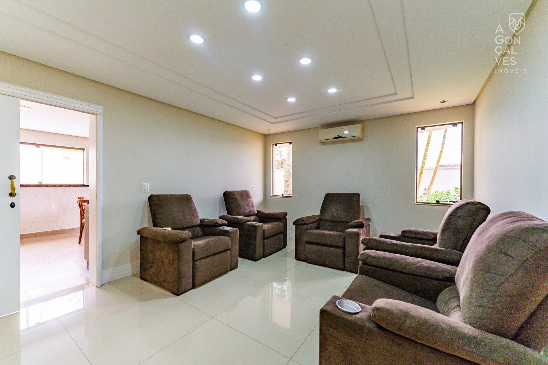 Unfurnished house with 4 bedrooms and 5 bathrooms — photo 26