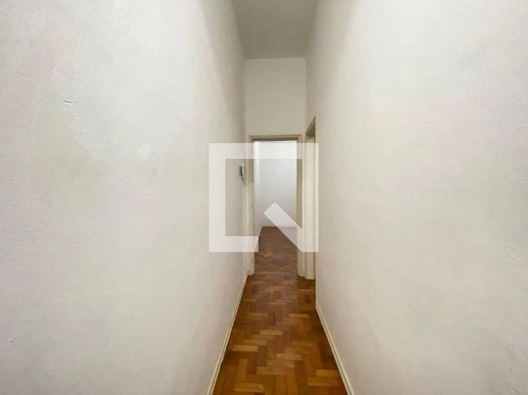 Wood or laminate floors in a one-bedroom apartment, 50 m² — photo 32