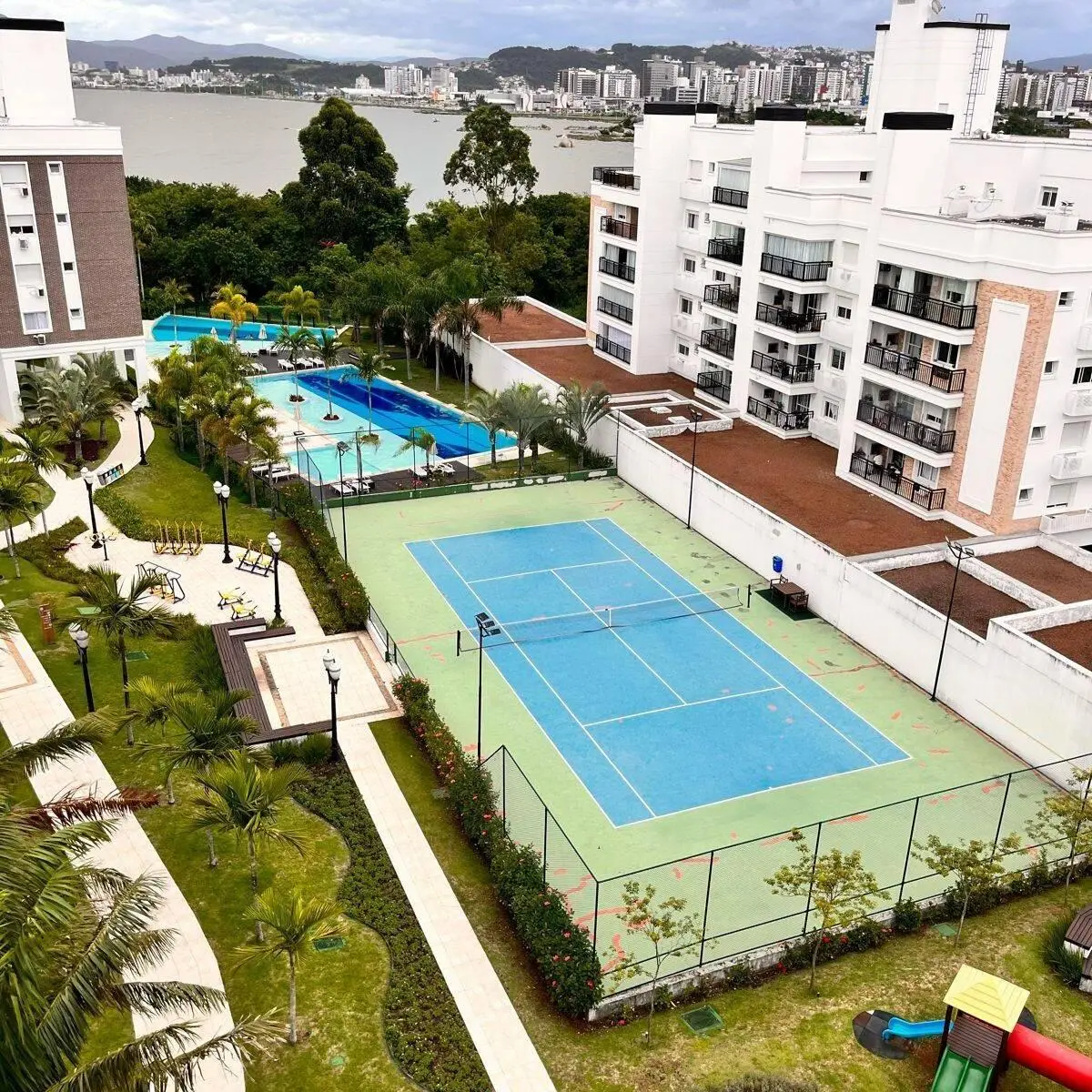 245 m² apartment with a dishwasher and a water view — photo 3