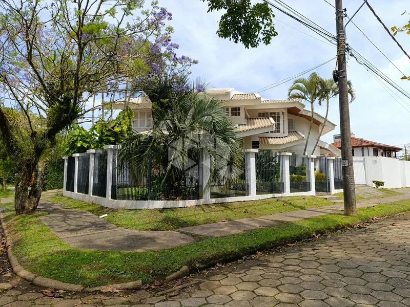 Furnished house, 222 m², with a bathtub — photo 26
