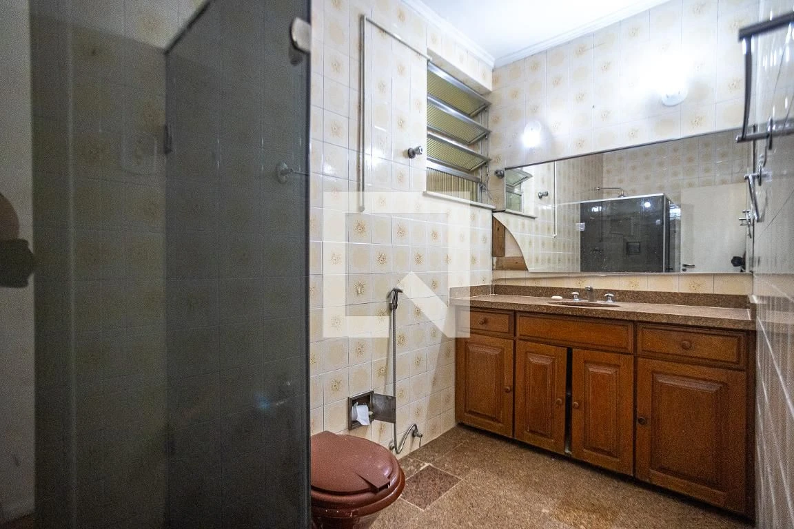 Wood or laminate floors in a 3-bedroom apartment, 85 m² — photo 11