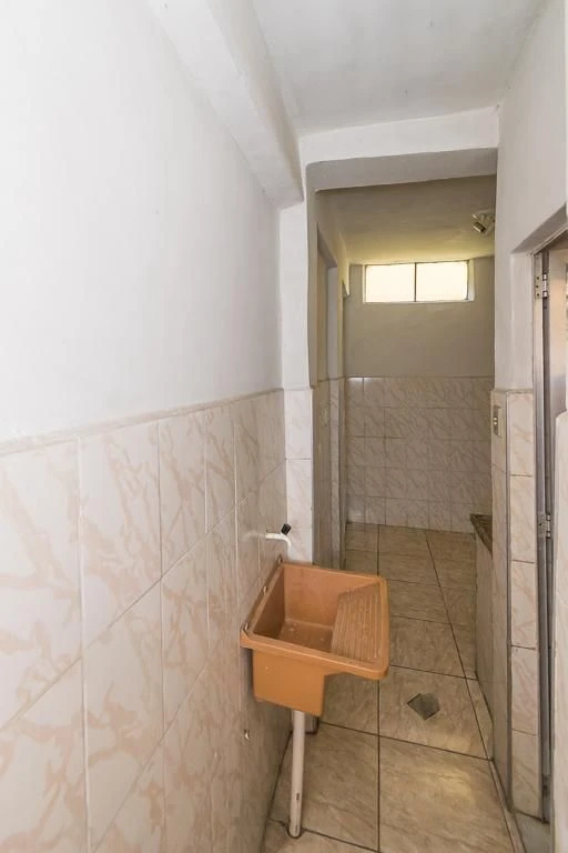 Unfurnished apartment with 2 bedrooms and a laundry area — photo 11