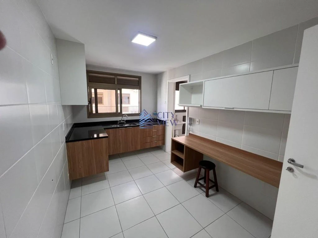 171 m² apartment with 4 bedrooms and 2 parking spots — photo 17