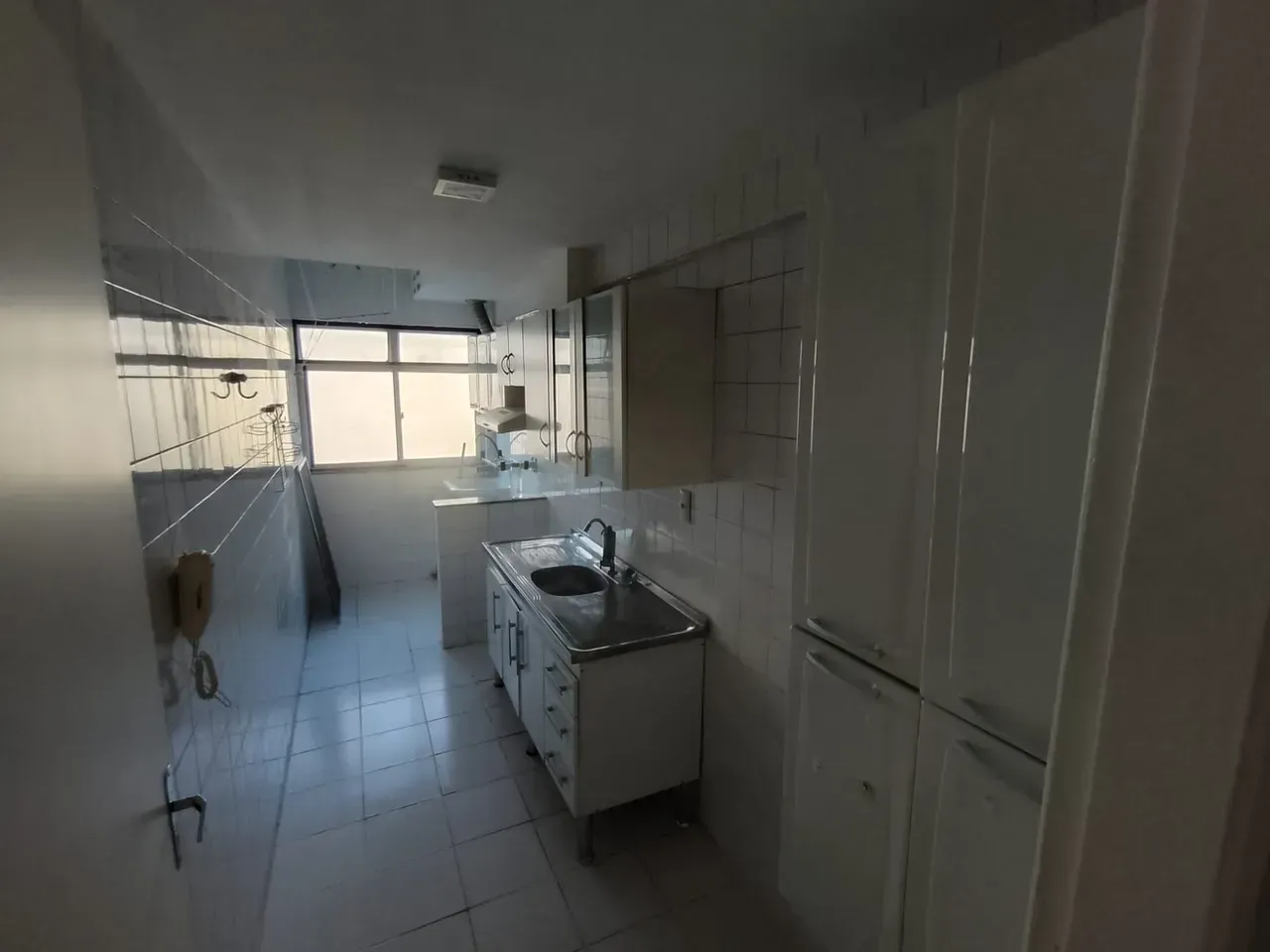 Apartamento com 2 quartos e cozinha fechada com coifa — photo 9