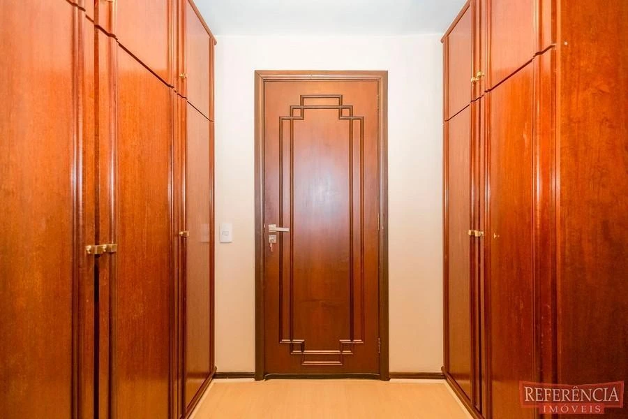 House, 550 m², with a walk-in closet — photo 45