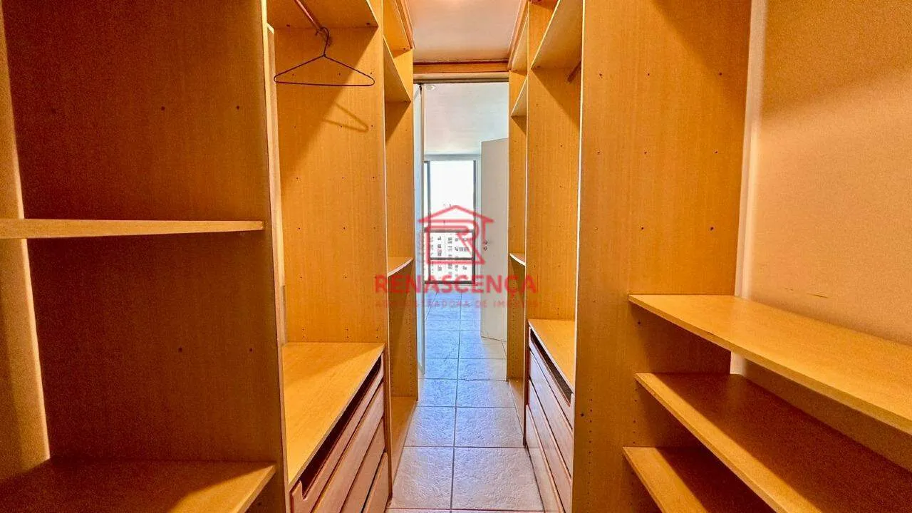 Apartment with 3 bedrooms and a balcony with floor-to-ceiling windows — photo 19
