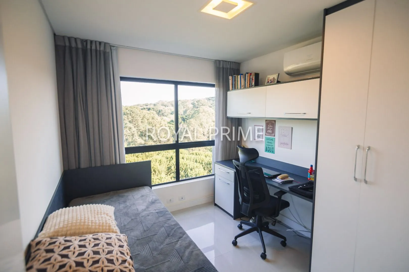 133 m² apartment with 2 en-suite bedrooms and private BBQ — photo 22