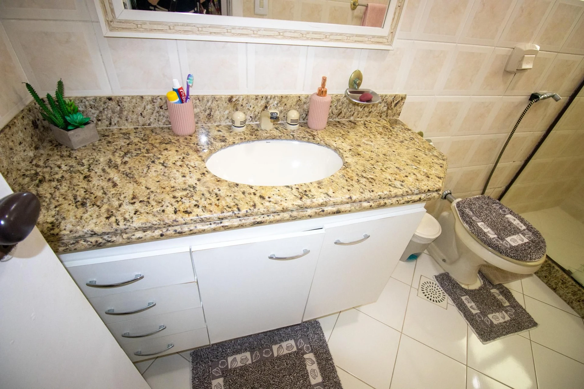 Furnished apartment with 3 bedrooms and a balcony — photo 40