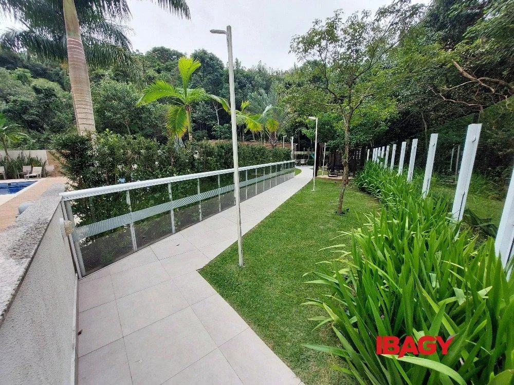 3-bedroom apartment with a grill on the balcony — photo 50