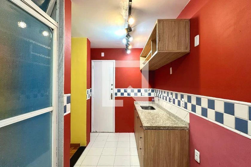 Apartment, 69 m², with wood or laminate floors — photo 5