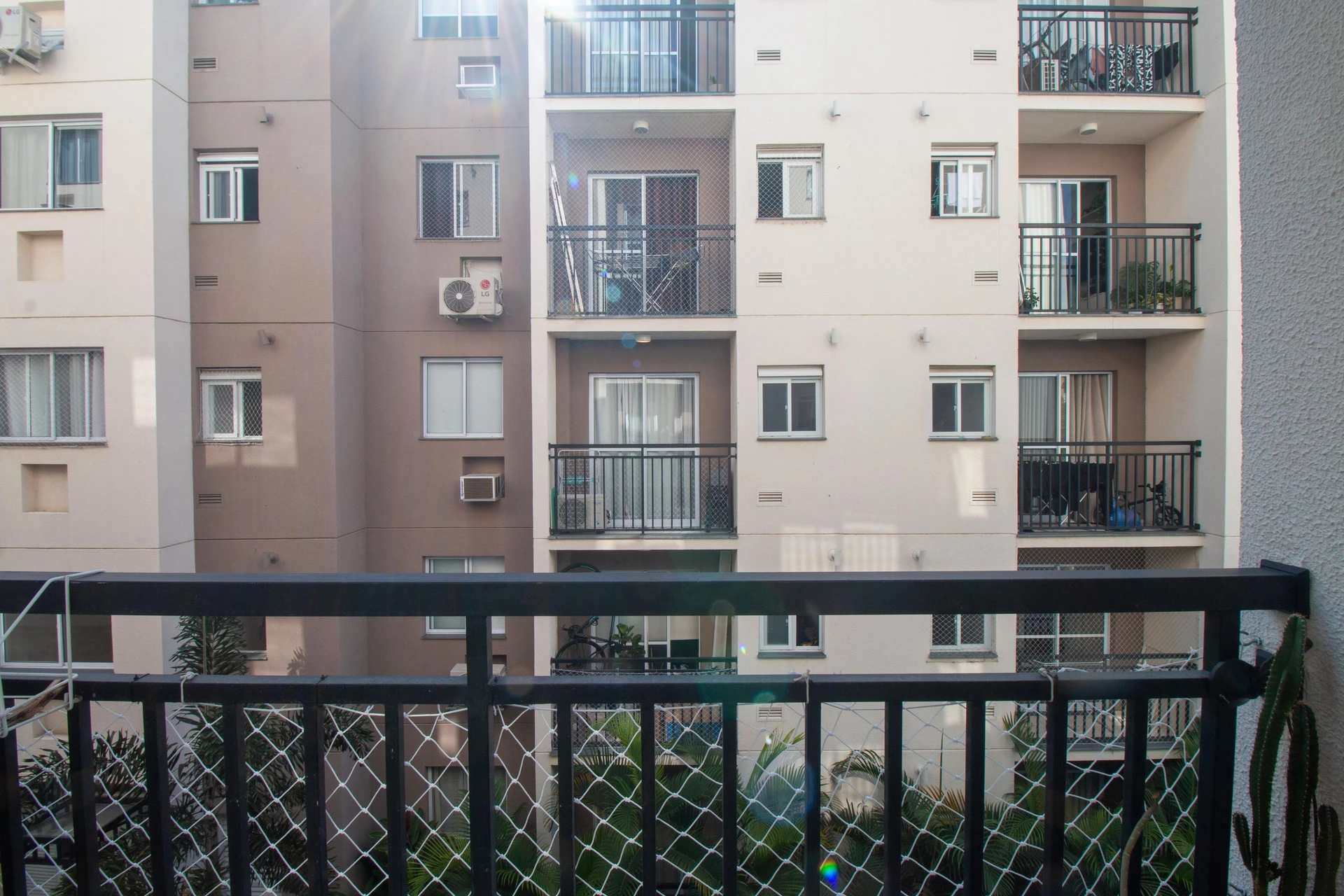 One-bedroom apartment in a building with a gym — photo 15