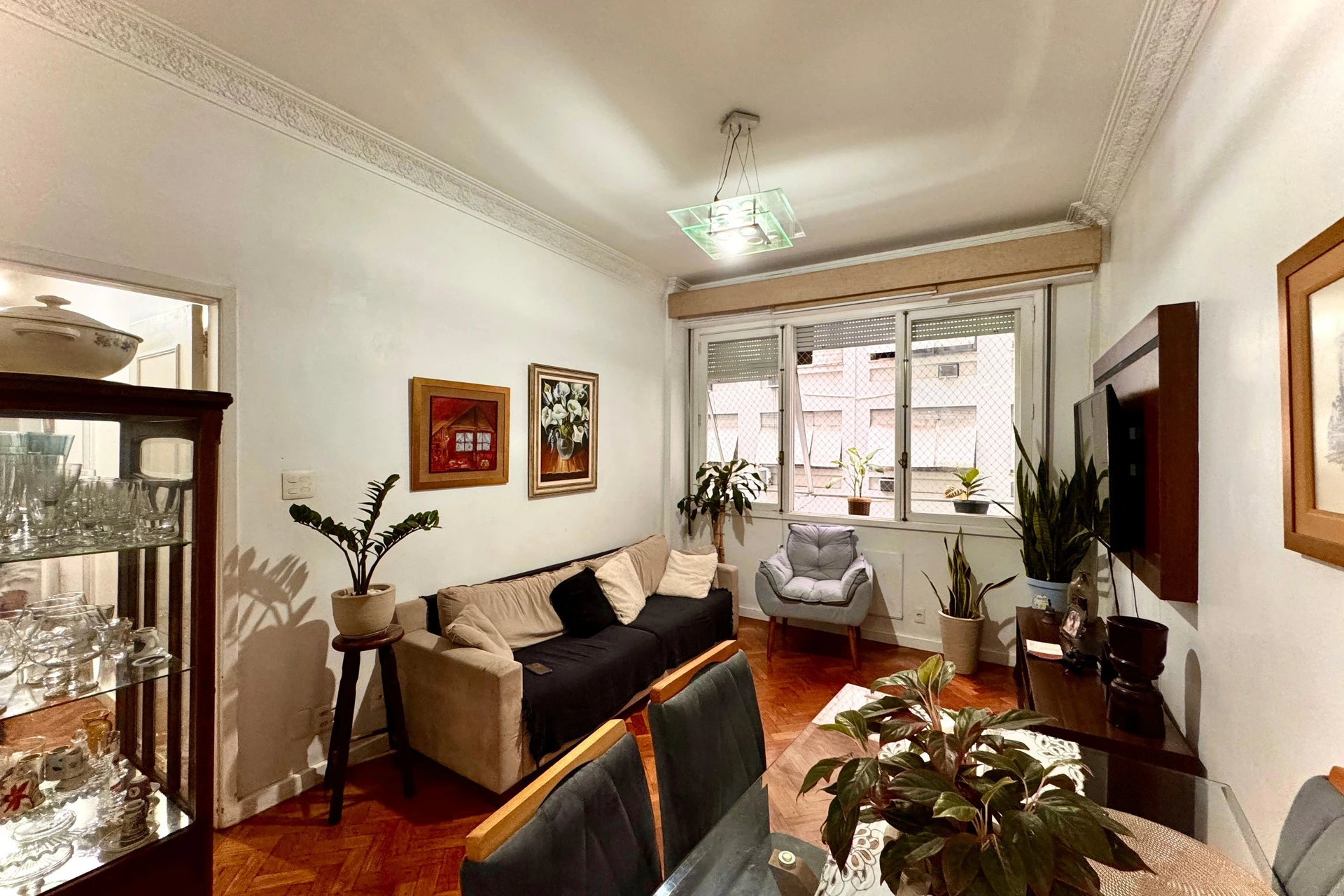 90 m² apartment with a home office and a washing machine